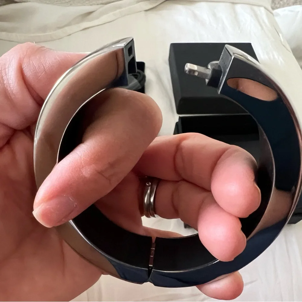 🆕 📱Q bracelet📱 Chrome Wearable Charging Bracelet
